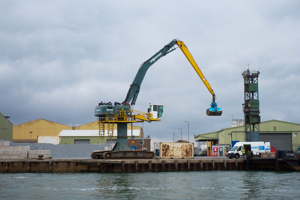 Equipos de carga en una terminal portuaria
